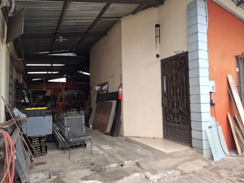 Casa Polideportivo - Vivienda habitada