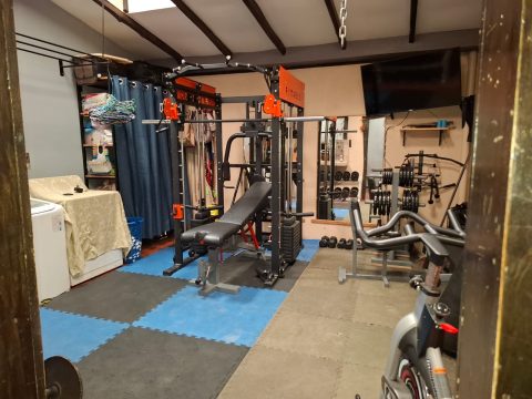 Casa Polideportivo - Vivienda habitada