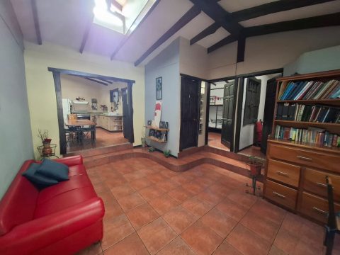 Casa Polideportivo - Vivienda habitada